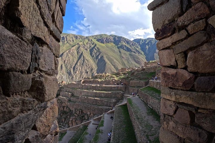 Sacred Valley & Machu Picchu: 2-Day Inca Ruins, Train Ride and Cultural Highlights photo 4