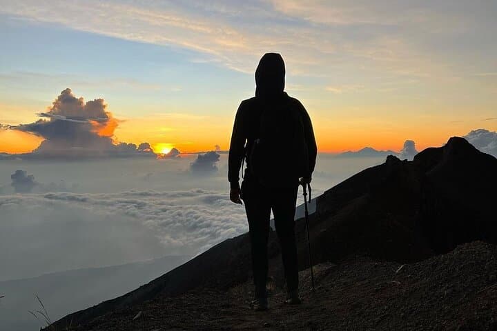 Summit Mount Agung at Sunrise: Guided Trek from Ubud