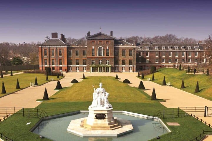 Private Westminster Walking Tour and Kensington Palace Visit