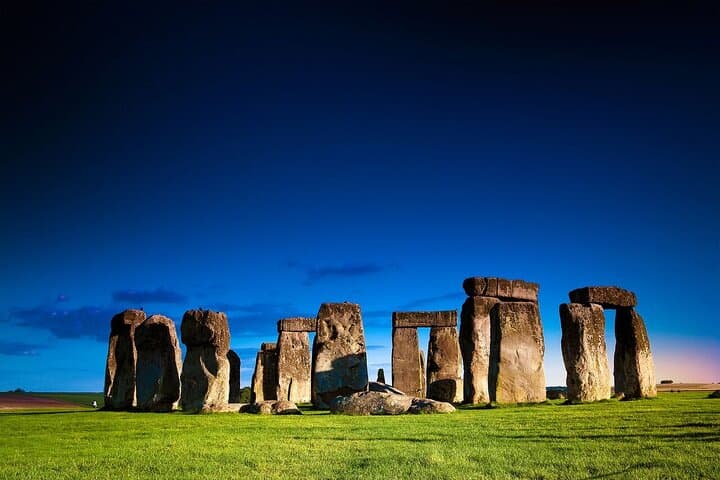 Stonehenge Shuttle from London: Independent Day Trip with Optional Fish & Chips photo 2