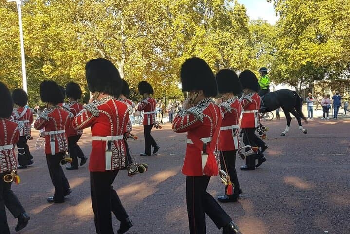 Westminster to Windsor: Private Royal Walking Tour & Windsor Castle Visit photo 3