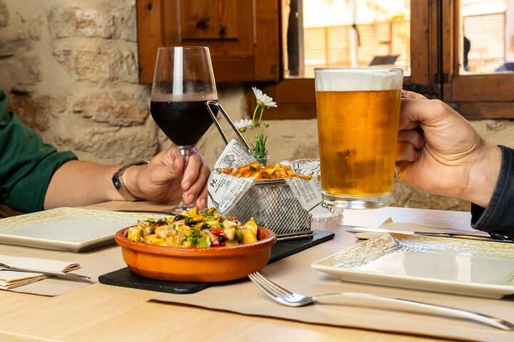 Self-Guided Gourmet Tapas and Wine Tour in Alcudia Old Town