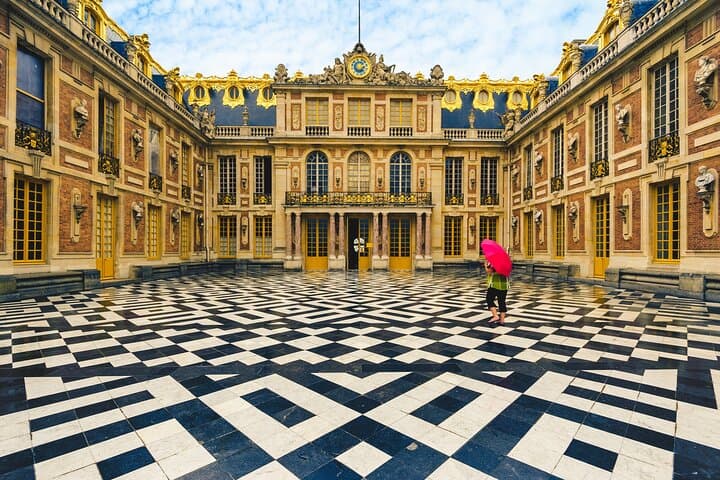 Private Versailles Tour: Palace, Trianons & Marie-Antoinette's Hamlet photo 2