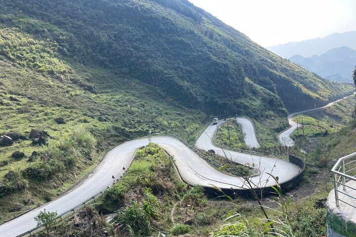 Ha Giang Loop 3-Day Adventure: Ma Pi Leng, H'mong King Palace & Du Gia Waterfall