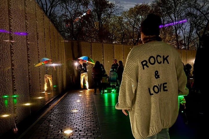 Washington DC Night Monuments Tour with Magic LED Bracelets and Hotel Pickup photo 4