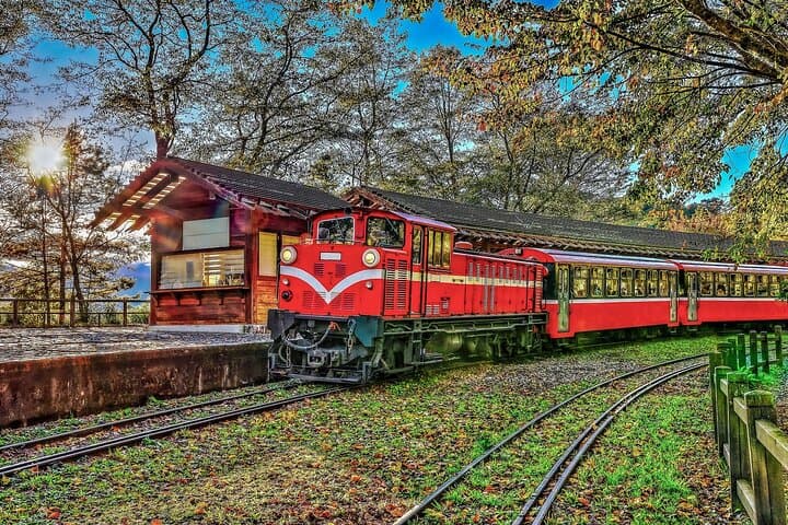 3-Day Sun Moon Lake and Alishan Private Tour — Boat Ride, Forest Train & Sunrise photo 2