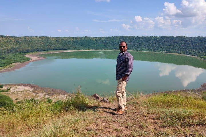 Lonar Lake Expedition — Day Trip from Aurangabad to the Meteorite Crater and Temples photo 3