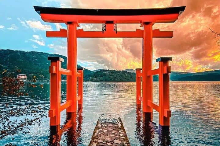 Private Customizable Tour in Hakone — Lake Ashi, Owakudani & Onsens