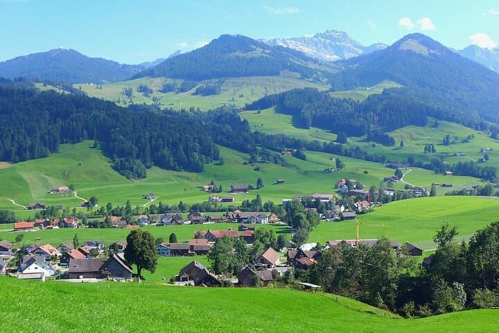 Day Trip from Zürich to Appenzell, Läderach & Vaduz — Cheese, Chocolate & Castle Views