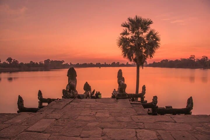 Private Angkor Wat and Bayon Temple Tour: Sunrise, Faces and Ta Prohm photo 4