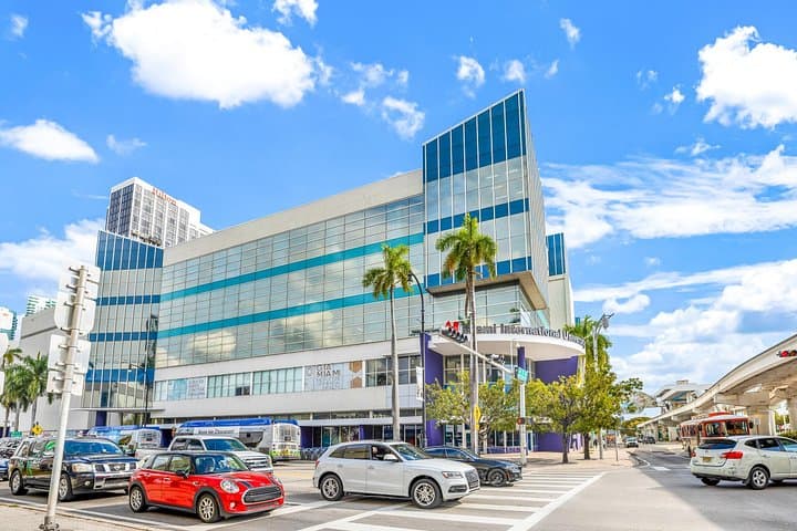 Miami Luggage Storage & Cruise Lounge — Secure Day Storage Near Port photo 4