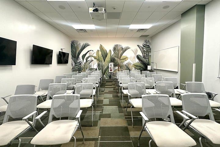 Miami Luggage Storage & Cruise Lounge — Secure Day Storage Near Port photo 5