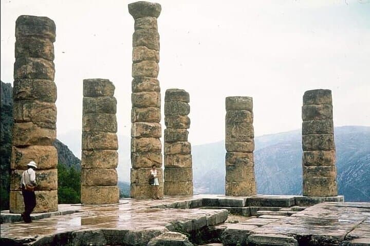 Meteora Monasteries and Delphi Oracle: 2-Day Tour from Athens