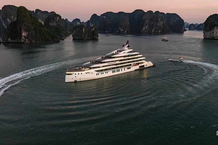 Halong Bay Overnight Luxury Cruise: 2-Day Lan Ha & Cat Ba Escape
