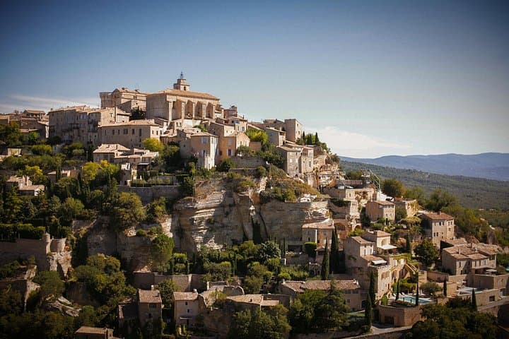 Luberon Day Tour: Gordes, Roussillon Ochre Trail & Fontaine-de-Vaucluse photo 2