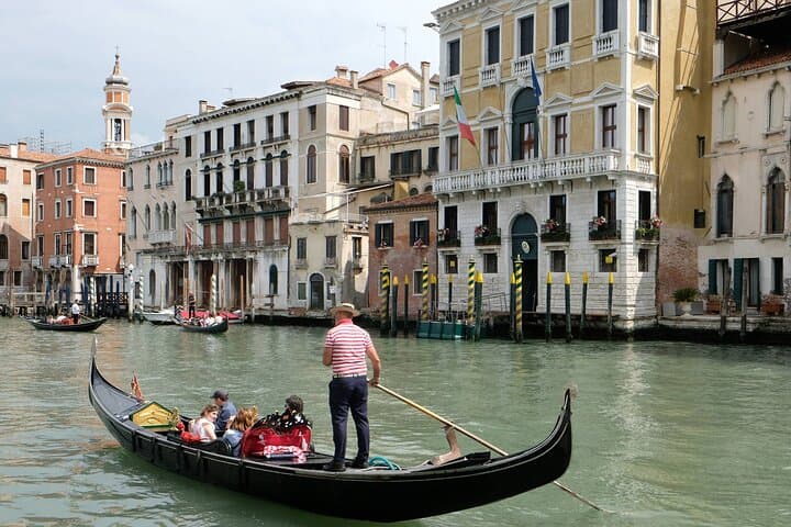 Private Gondola Ride on Venice's Grand Canal — 30-Minute Experience photo 2