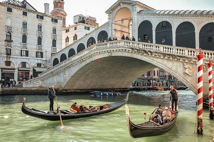 Private Gondola Ride on Venice's Grand Canal — 30-Minute Experience photo 3