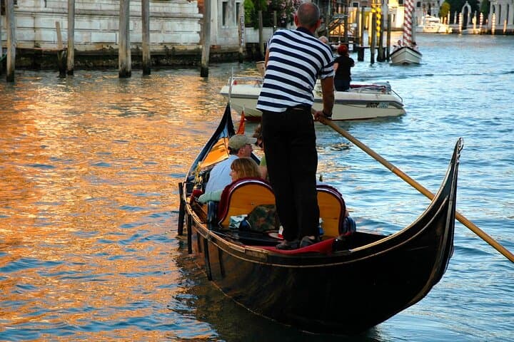 Private Gondola Ride on Venice's Grand Canal — 30-Minute Experience photo 6