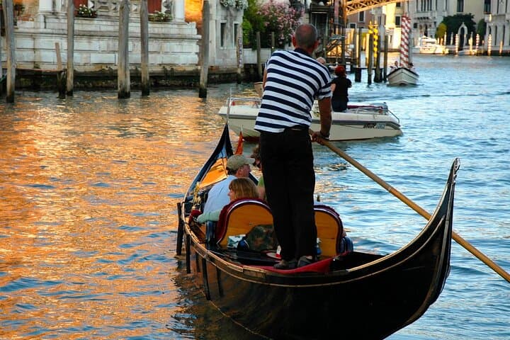 Private Venice Gondola Ride: 30-Minute Grand Canal Experience