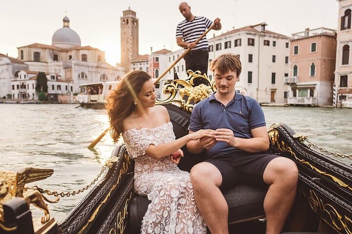 Private 30-Minute Gondola on Venice Grand Canal photo 2