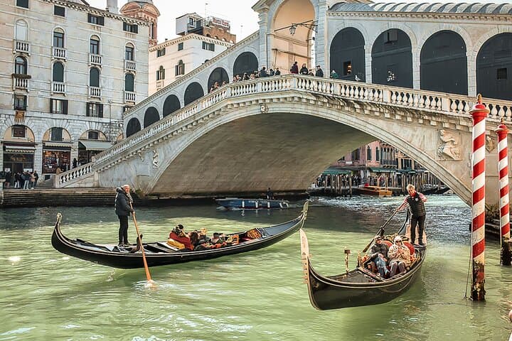 Private 30-Minute Gondola on Venice Grand Canal photo 5