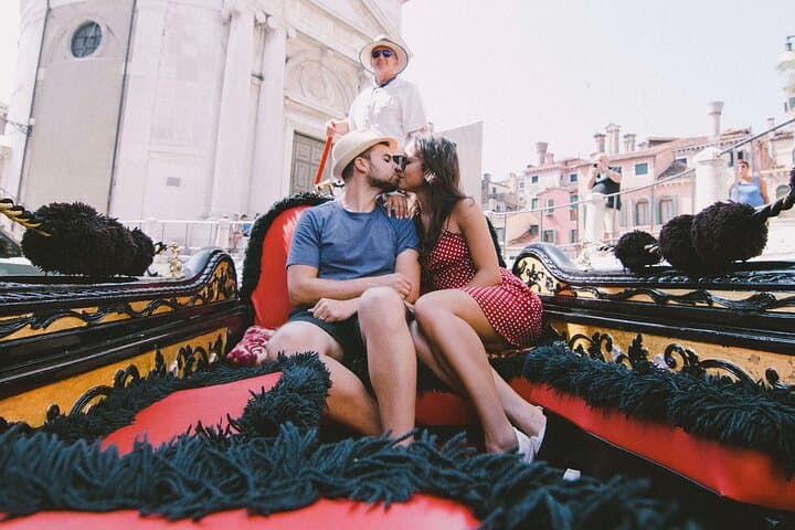 Private 30-Minute Gondola on Venice Grand Canal photo 6