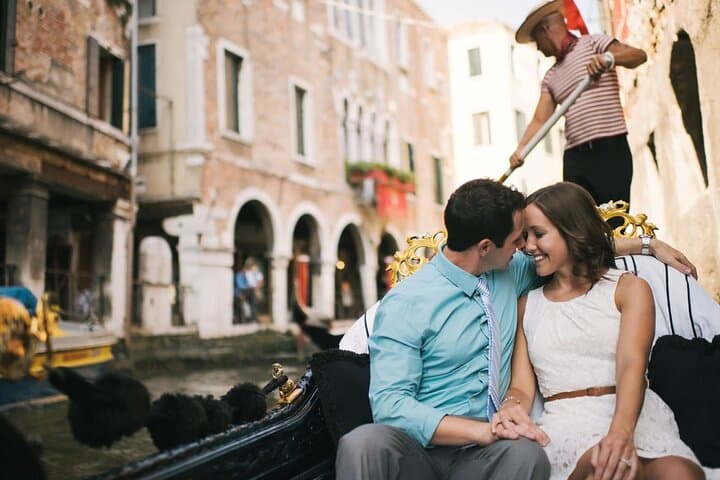 Private 30-Minute Gondola on Venice Grand Canal