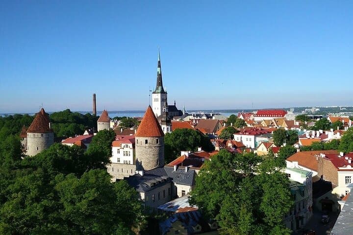 Tallinn Private Walking Tour: Medieval Old Town & Toompea Panoramas photo 2