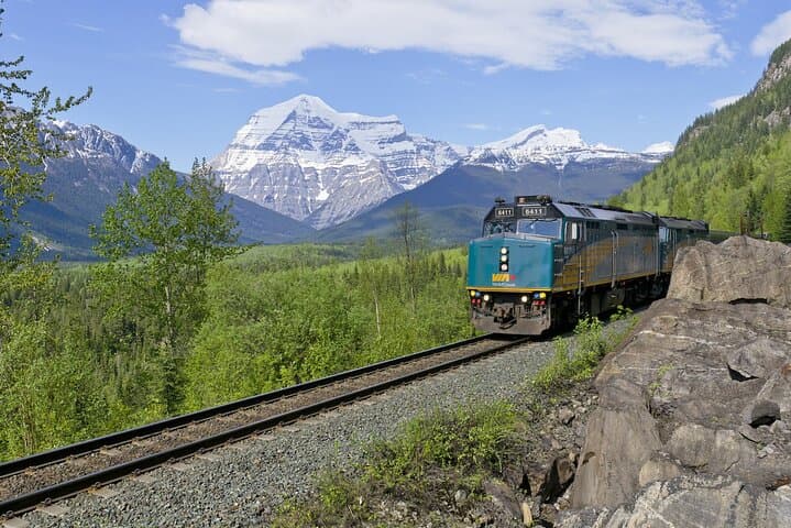 VIA Rail & Rockies: 6-Day Vancouver to Jasper, Banff and Columbia Icefield Tour
