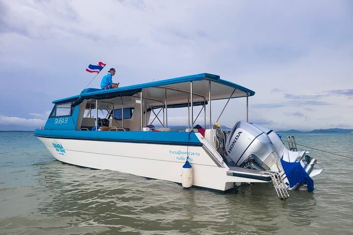 Phi Phi Sunrise Speedboat Tour from Phuket: Maya Bay, Pileh Lagoon & Snorkeling photo 4