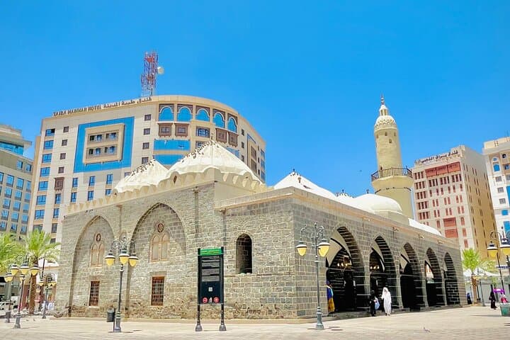 Medina Unveiled: Private Guided Tour of Holy Sites and Historic Streets photo 6