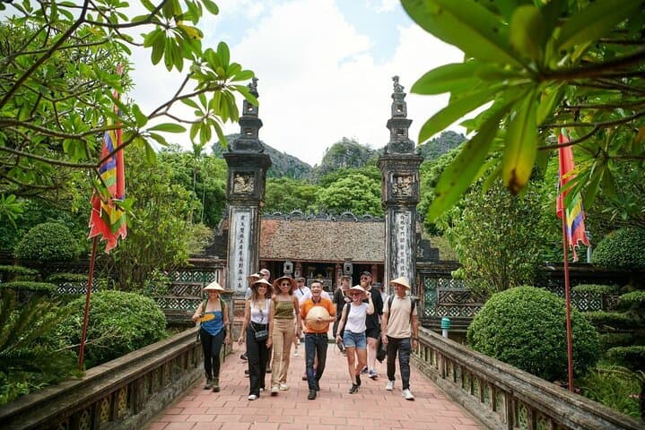 Ninh Binh Day Trip: Hoa Lu, Tam Coc Boat Ride & Mua Cave Summit photo 4