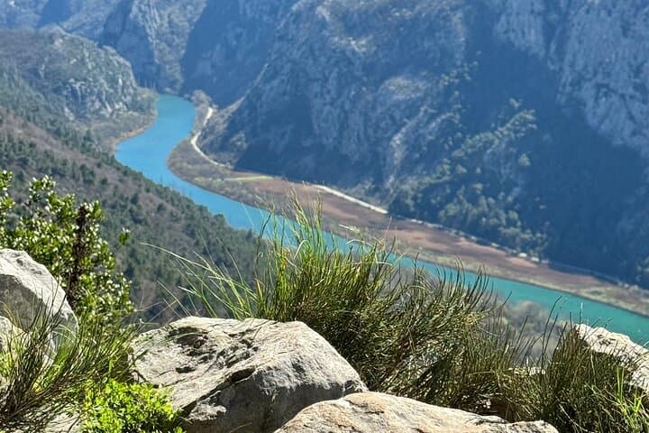 Private Split-Region Safari: Klis Fortress, Red & Blue Lakes, Cetina Canyon & Authentic Dalmatian Lunch photo 2