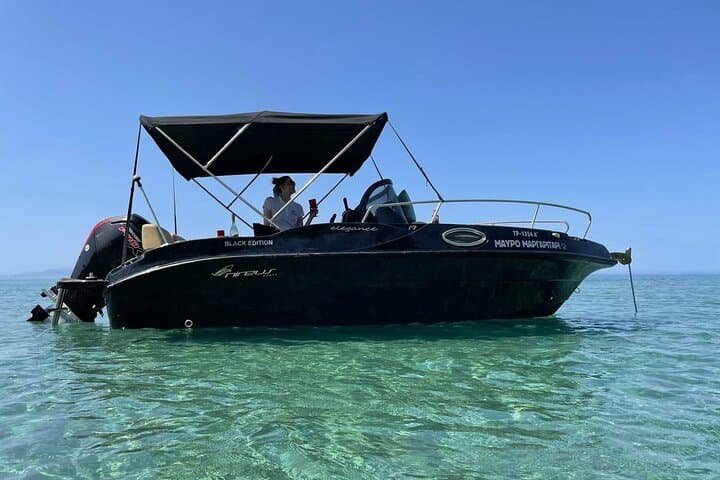 Black Elegance Speedboat: Private Zakynthos Shipwreck & Blue Caves Tour