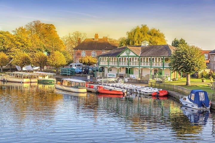 Private Stratford-upon-Avon Day Trip from London — Shakespeare, Swan-Filled Rivers & Historic Streets