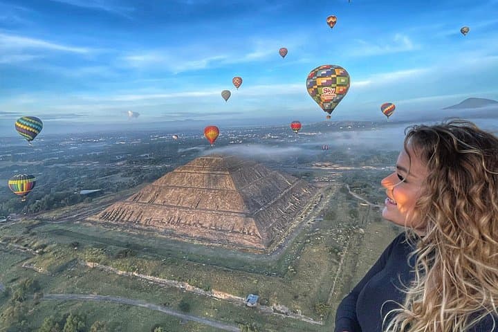 Sunrise Hot Air Balloon Over Teotihuacan with Cave Breakfast and Guided Pyramid Tour