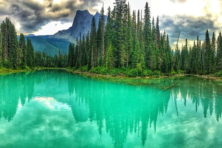 Banff to Lake Louise & Moraine Lake: Small-Group Day Tour Along the Icefields Parkway photo 4