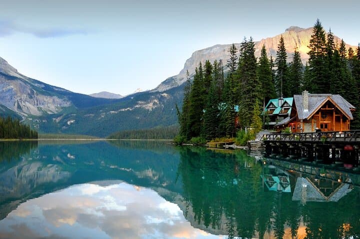 Banff to Lake Louise & Moraine Lake: Small-Group Day Tour Along the Icefields Parkway photo 2