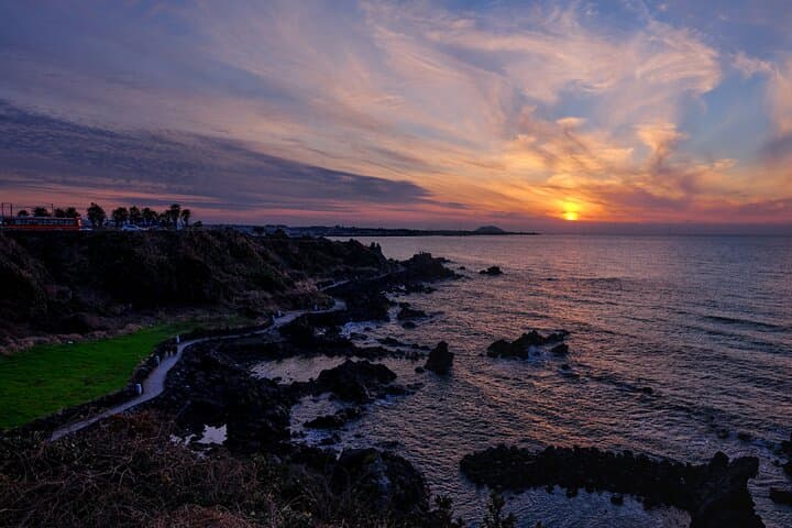 Olle Trail Sunset Walk: Gwakji Beach to Aewol Café Street on Jeju Island photo 4