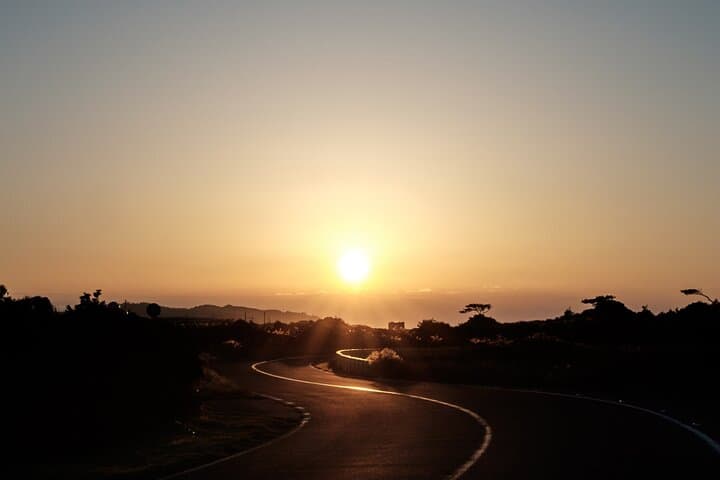 Olle Trail Sunset Walk: Gwakji Beach to Aewol Café Street on Jeju Island photo 5