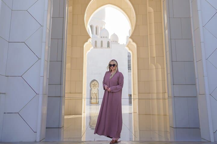 Abu Dhabi Day Tour from Dubai: Sheikh Zayed Mosque, Louvre & Corniche photo 6