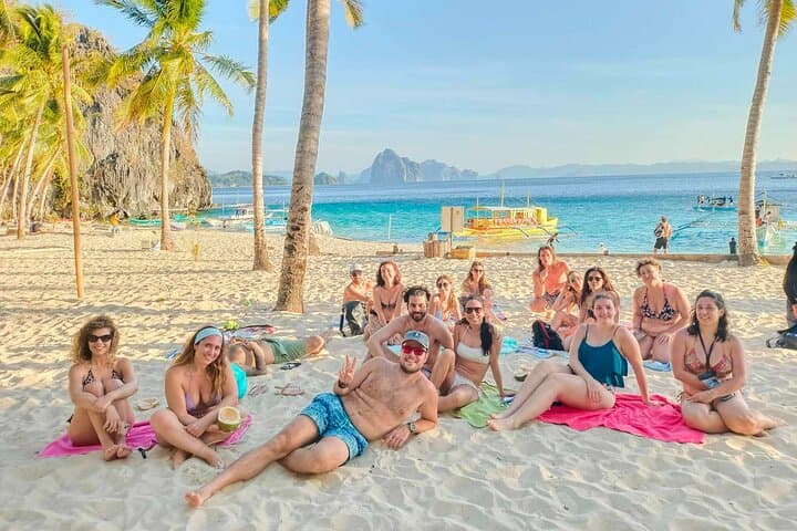 El Nido Highlights: Big Lagoon, Secret Beach & Helicopter Island Day Cruise with Lunch