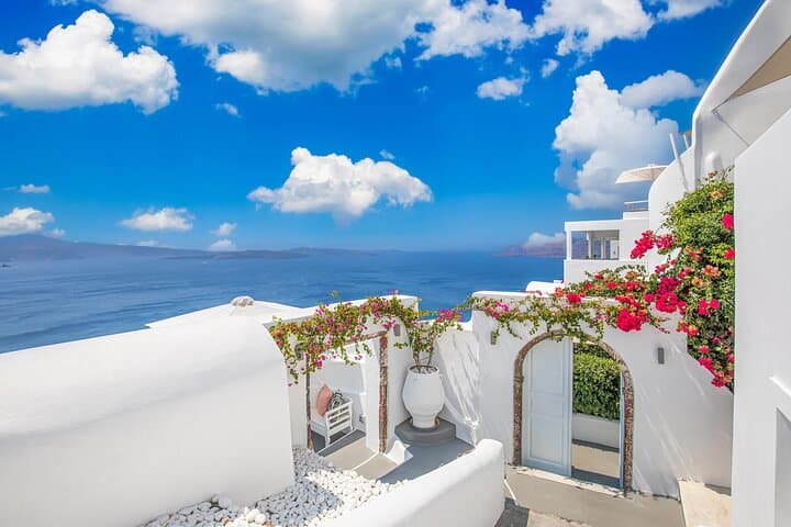 Aegean Island Hop: 4-Day Mykonos and Santorini Ferry Tour from Athens