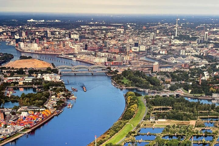 Hamburg E-bike Tour: Harbor Sights, Parks & Live Cultural Performance photo 5