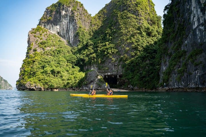 Halong Bay 7-Hour Luxury Cruise from Hanoi with Limousine Transfer photo 3