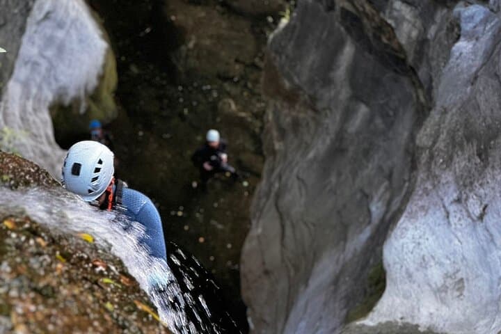 Two-Day Canyoneering in Canon del Infiernillo, Querétaro — Rappels, Turquoise Pools & Camping