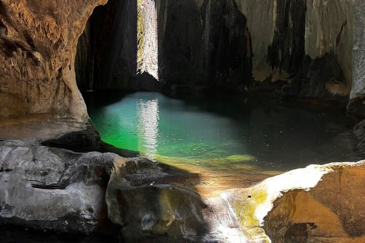 Two-Day Canyoneering in Canon del Infiernillo, Querétaro — Rappels, Turquoise Pools & Camping photo 3