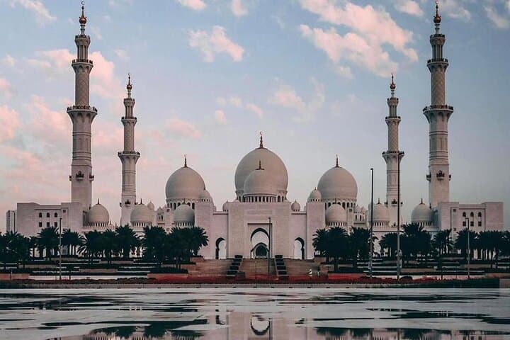 Private Abu Dhabi City Tour with BAPS Temple — Sheikh Zayed, Louvre & Corniche photo 3