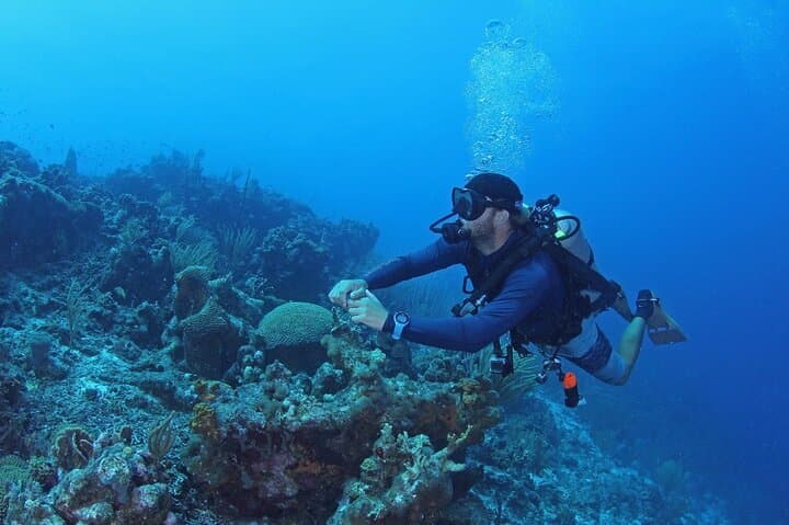 PADI Advanced Open Water Course in Curaçao — 2-Day Certification with Night Dive