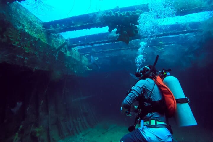 PADI Advanced Open Water Course in Curaçao — 2-Day Certification with Night Dive photo 2